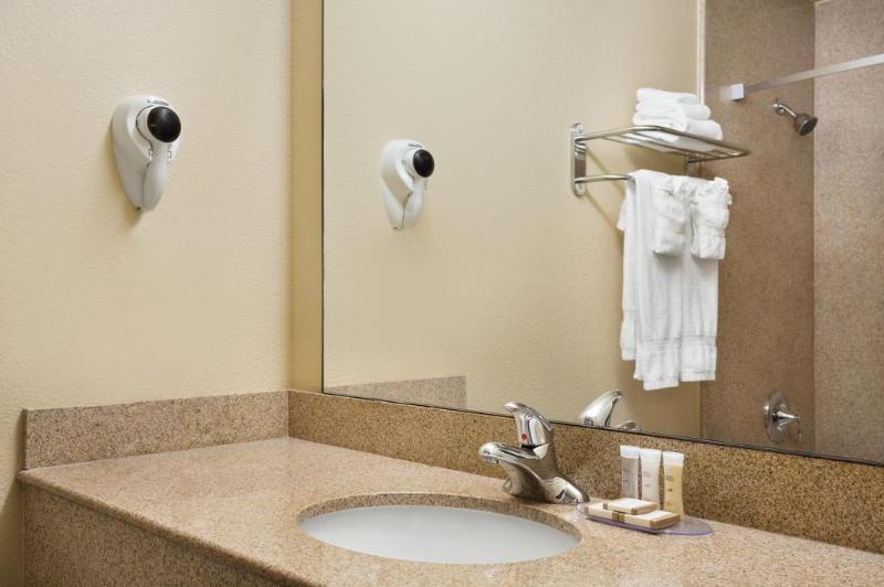 Howard Johnson By Wyndham Reseda Hotel & Suites Los Angeles Exterior foto